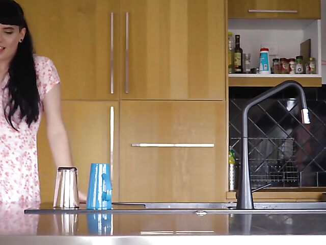 Marina - Hairy masturbation in the middle of the kitchen