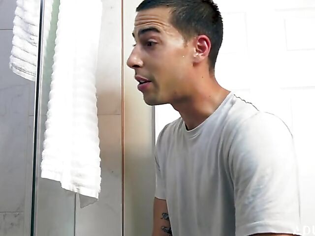 Standing fuck in the shower with tattooed stepsister Kali Roses