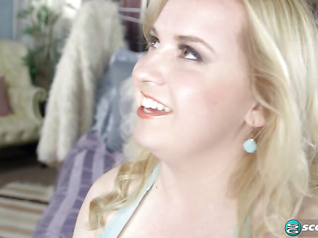 Nikky Wilder - Blonde chubby MILF anal and fun with a pink toy