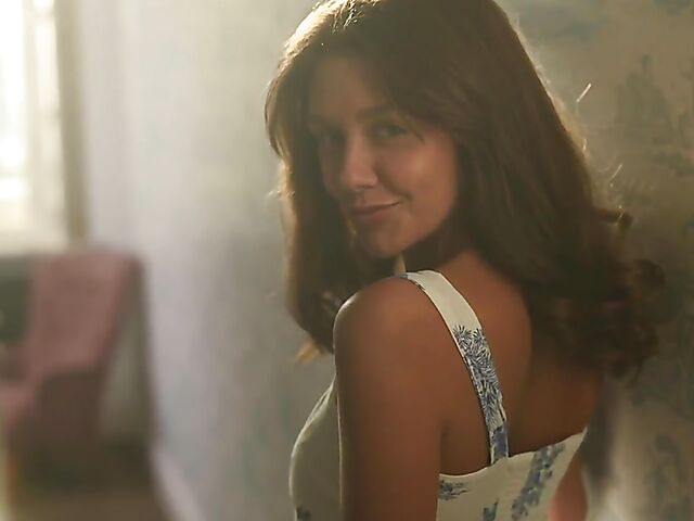 Tina Reese finger painting in the nude for Met Art