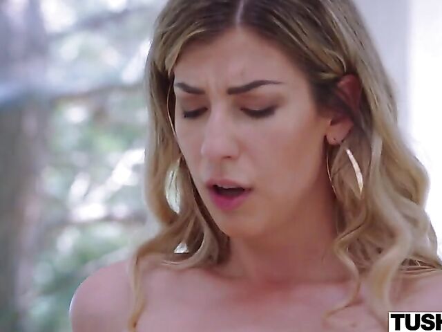 Sexy anal on vacation with playful Shona River