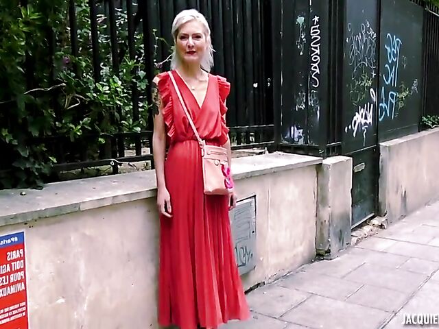 Sophie - 40-year-old French petite MILF threesome