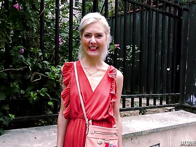 Sophie - 40-year-old French petite MILF threesome