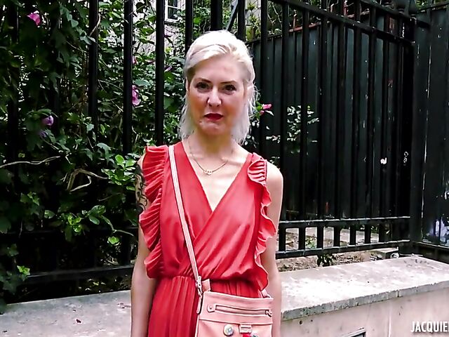 Sophie - 40-year-old French petite MILF threesome