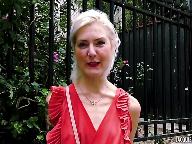 Sophie - 40-year-old French petite MILF threesome