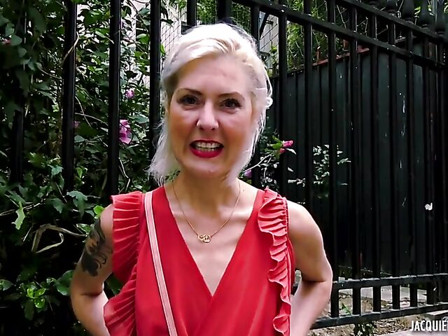 Sophie - 40-year-old French petite MILF threesome