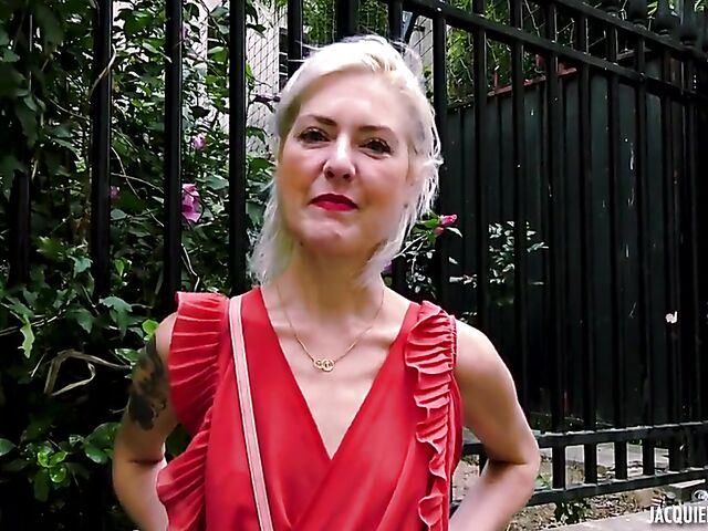 Sophie - 40-year-old French petite MILF threesome