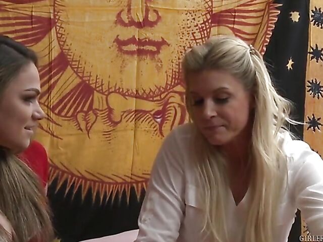 Skinny experienced MILF India Summer lesbian compilation