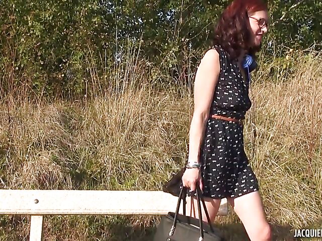 Flora - Cute MILF with glasses anal outdoor with a dirty French photographer