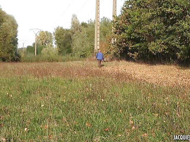 Flora - Cute MILF with glasses anal outdoor with a dirty French photographer