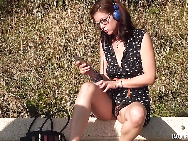 Flora - Cute MILF with glasses anal outdoor with a dirty French photographer