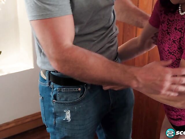 Shaved mature lady Carrie Anne banging on the sofa