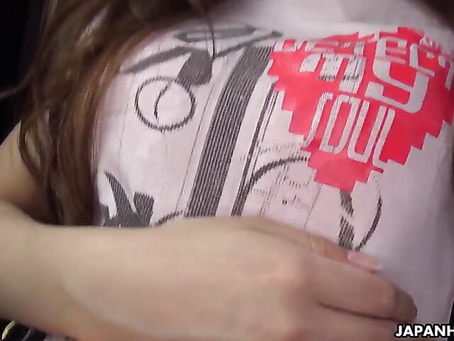 Maki Horiguchi's small Japanese pussy vibrated with a love egg in the car