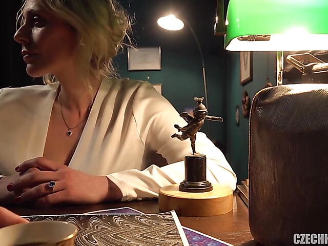 Mrs Sona's hypnotized fuck with hard fisting and anal squirt