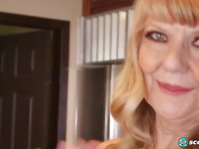 Blonde mature Mia Magnusson loves fucking machines