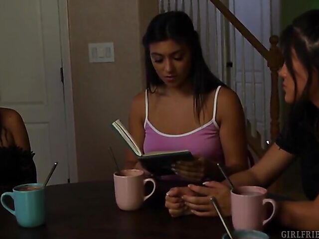 Young natural lesbian girls Violet Starr and Kendra Spade go to bed