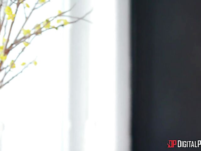 Black-eyed petite girl Janice Griffith gets railed in the bedroom