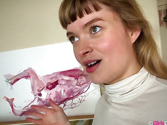 Natural Australian solo girl Laney relaxing in the bed