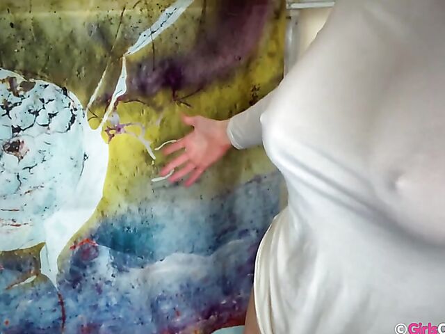 Natural Australian solo girl Laney relaxing in the bed