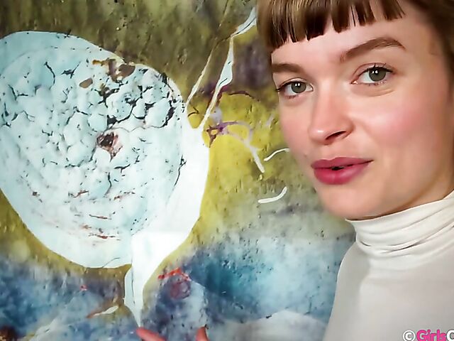 Natural Australian solo girl Laney relaxing in the bed