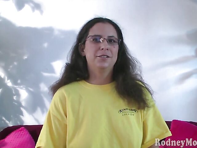 Leann - Amateur with glasses blowjob and hairy pussy close up before facial