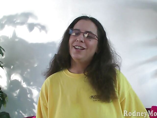 Leann - Amateur with glasses blowjob and hairy pussy close up before facial