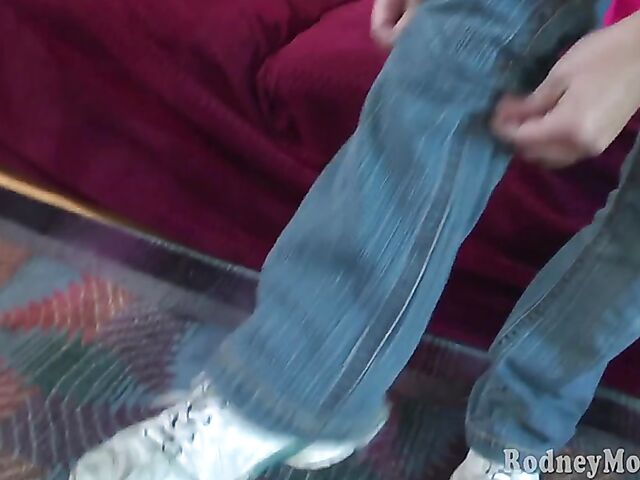 Leann - Amateur with glasses blowjob and hairy pussy close up before facial