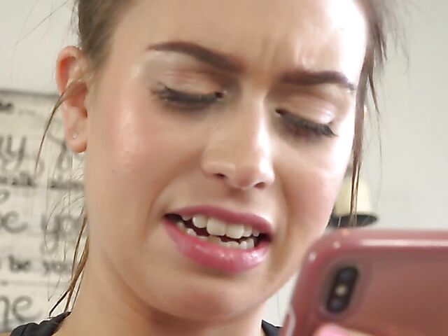 Natural babe Jill Kassidy panty masturbation in her bed