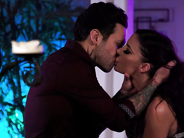 Tattoo and latex fuck with Gia Demarco and Small Hands