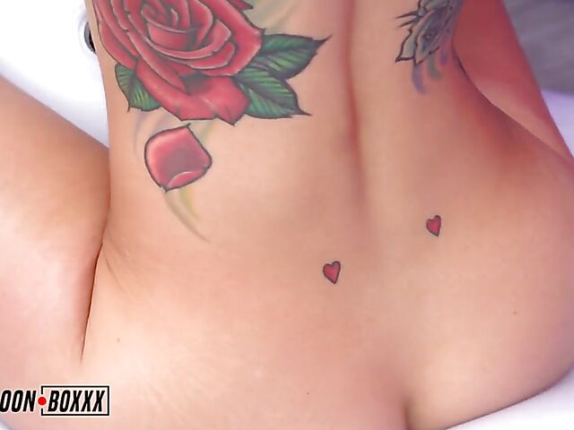 Balloon fetish masturbation on the unicorn with Kali Roses