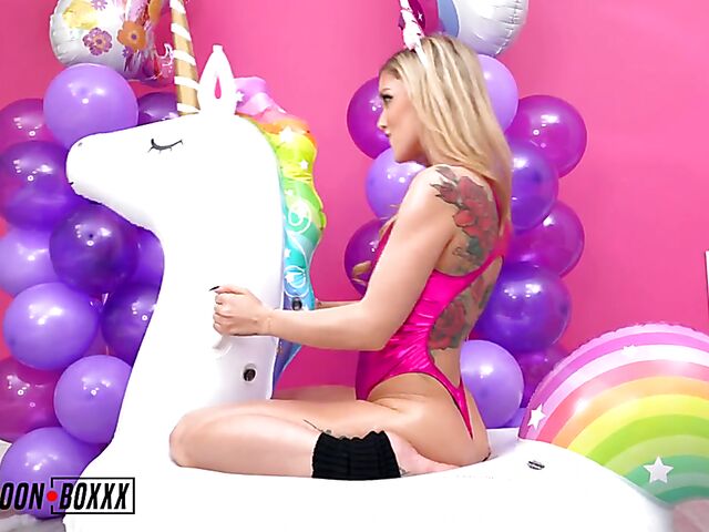 Balloon fetish masturbation on the unicorn with Kali Roses