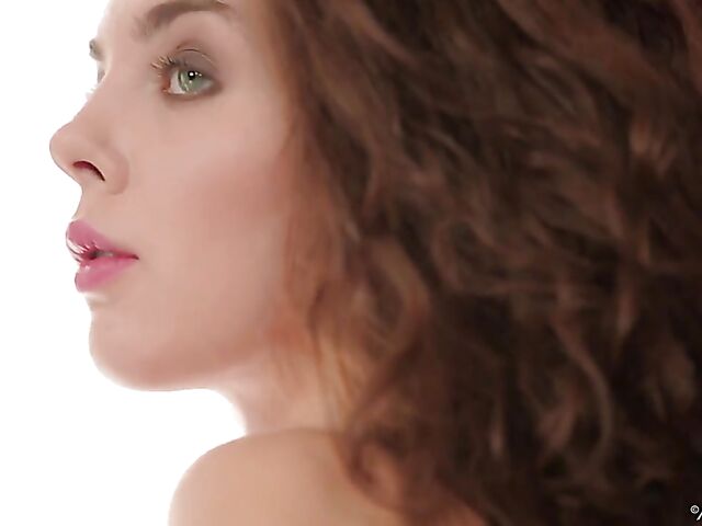 Sexy solo with beautiful Daria showing off her long lipped shaved pussy