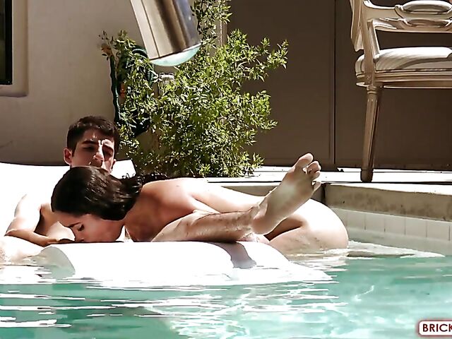 Luz & Ivan - Real couple pool fuck on a sunny afternoon