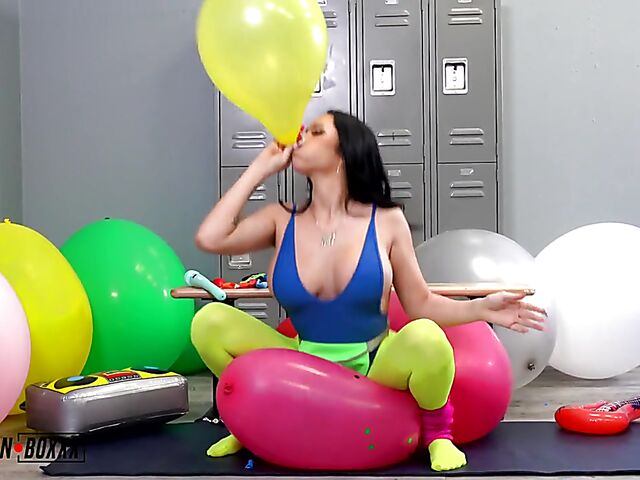 Balloon fetish solo with stacked fitness brunette MJ Fresh