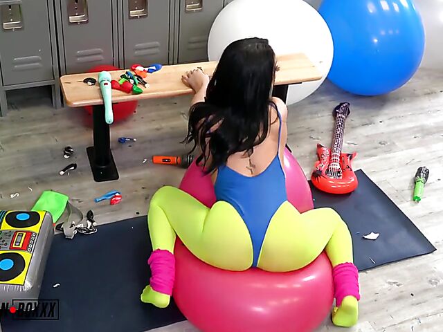 Balloon fetish solo with stacked fitness brunette MJ Fresh