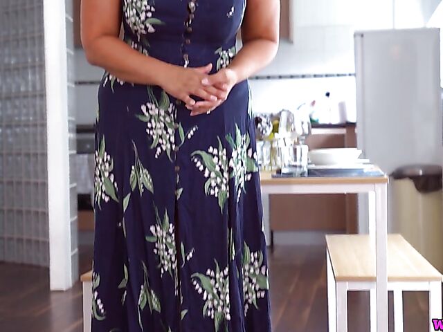 Big titted curvy MILF from New Zealand Beth wants you to watch her masturbate with her dildo