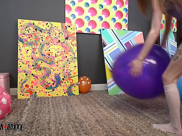 Jessae Rosae - Skinny chick with glasses solo with big balloons