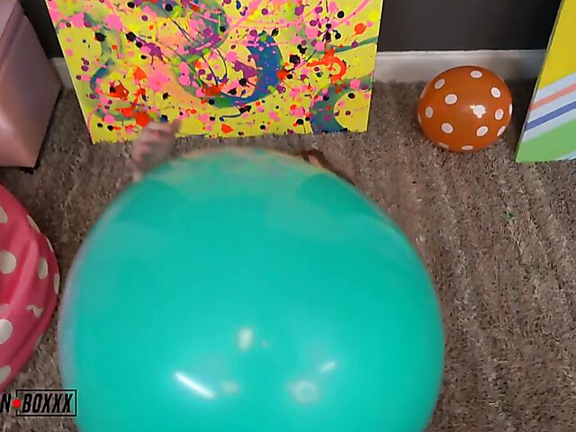 Jessae Rosae - Skinny chick with glasses solo with big balloons