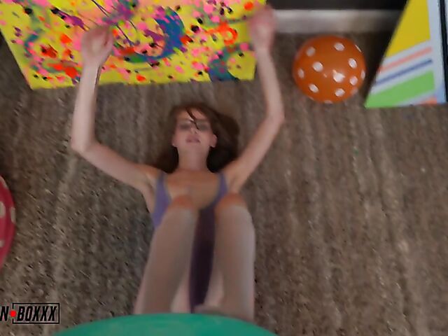 Jessae Rosae - Skinny chick with glasses solo with big balloons