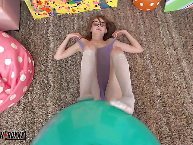 Jessae Rosae - Skinny chick with glasses solo with big balloons