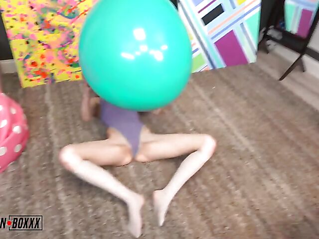 Jessae Rosae - Skinny chick with glasses solo with big balloons