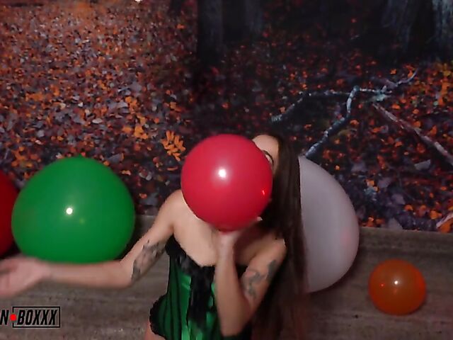 Non nude solo balloon fetish video with Sofie Reyez blowing and riding her balloons in her leather black boots