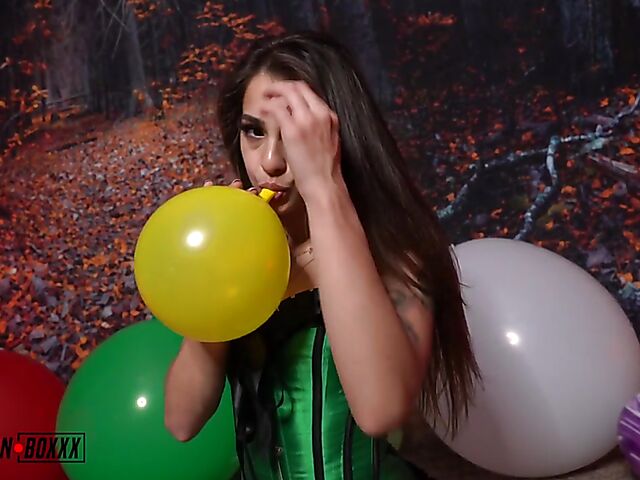 Non nude solo balloon fetish video with Sofie Reyez blowing and riding her balloons in her leather black boots