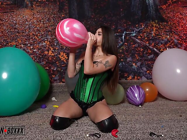 Non nude solo balloon fetish video with Sofie Reyez blowing and riding her balloons in her leather black boots