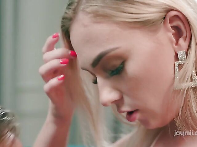 Hot teen Jenny Wild posing for her man and fucking with a passion