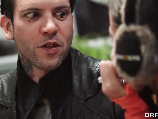 Group sex on the king size bed with Abigail Mac and Luna Star