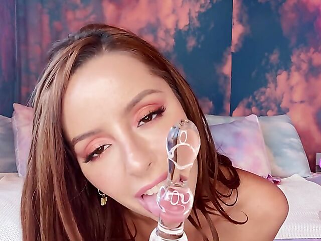 Masturbation instruction from lingerie model Vanna Bardot