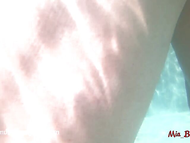 Mia Bandini - Anal sex underwater with ass to mouth and anal creampie in the pool