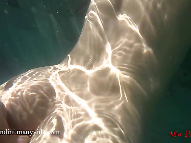 Mia Bandini - Anal sex underwater with ass to mouth and anal creampie in the pool