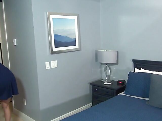 Sharing bed with hot mature mom Jodi West